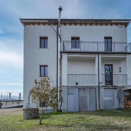 Maria Castelletto Soprano