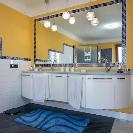 Maria Castelletto Soprano