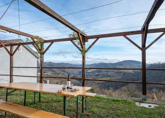 Maria Castelletto Soprano